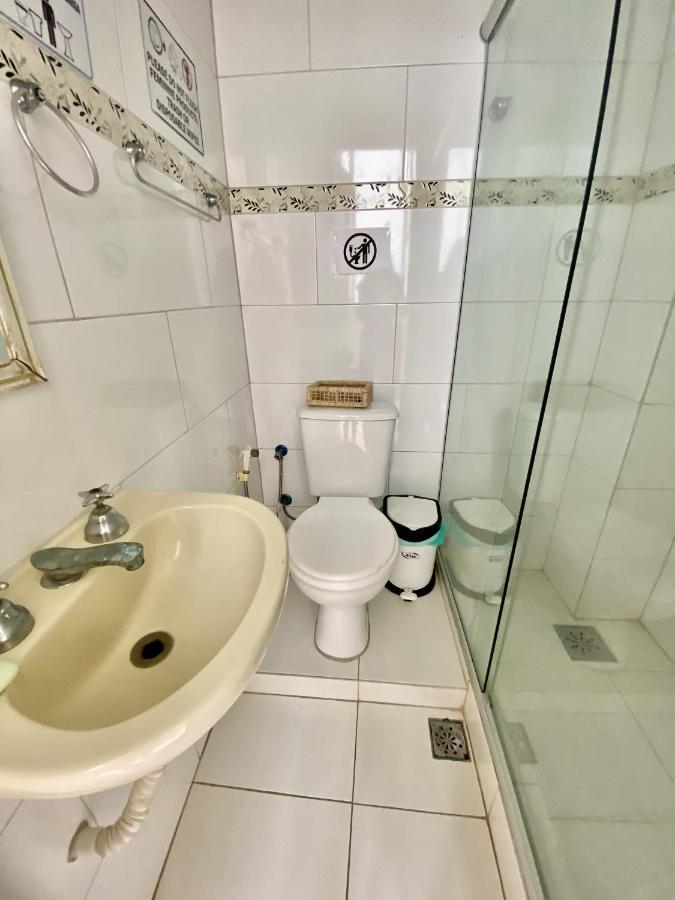 Rio Guesthouse - Um Quarteirao Da Praia De Copacabana Rio de Janeiro Esterno foto